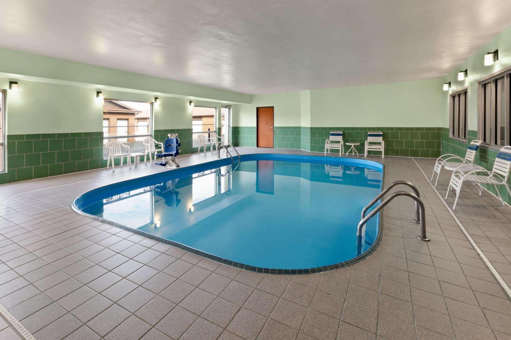 Wingate By Wyndham Hotel